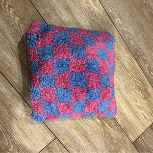 10 x 10 urban outfitters pillow